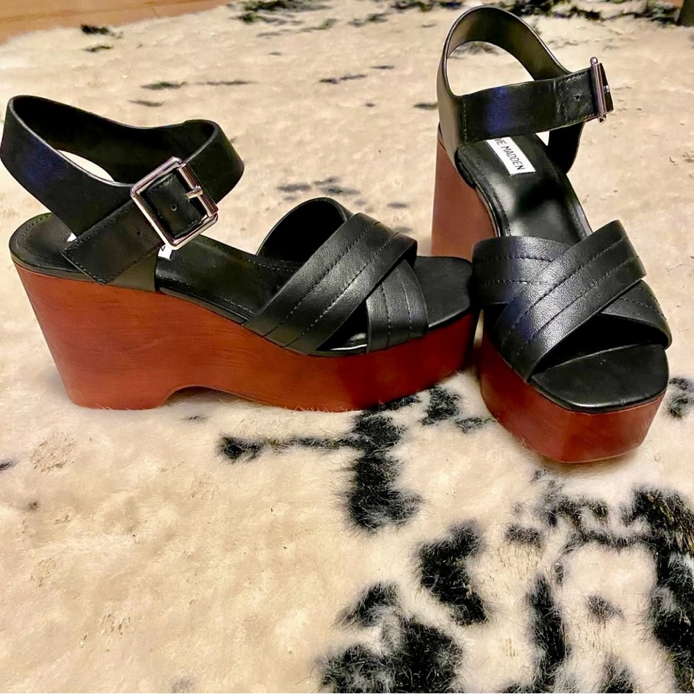 Steve Madden Black and Wooden Platform Wedge Sandals ✨ GREAT Condition✨ Size 9